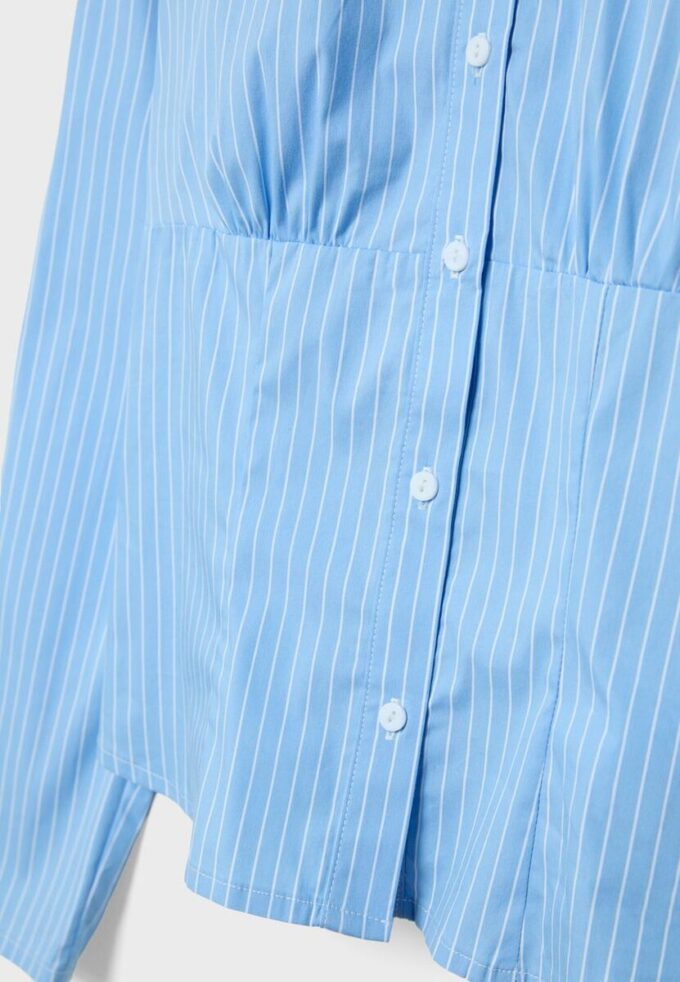 Tettsittende skjorte med søm under brystet