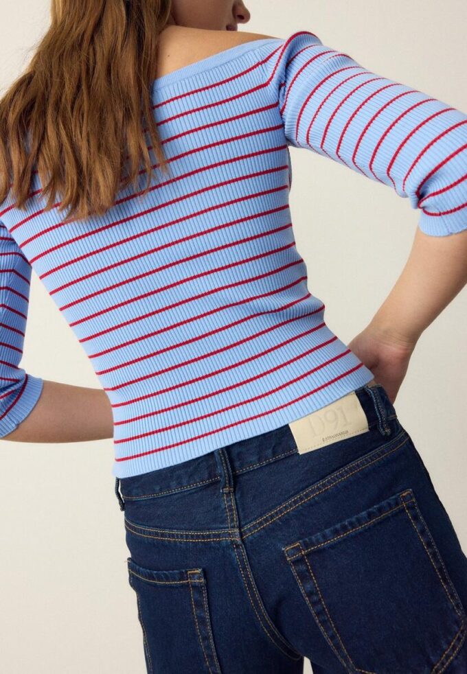 Tettsittende stripet strikkegenser