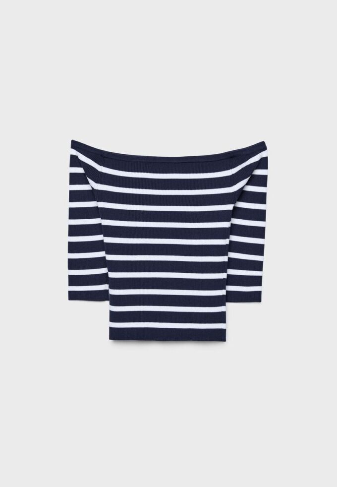 Tettsittende stripet strikkegenser