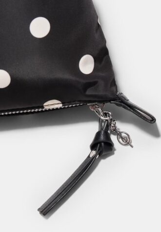 Toalettveske med prikker