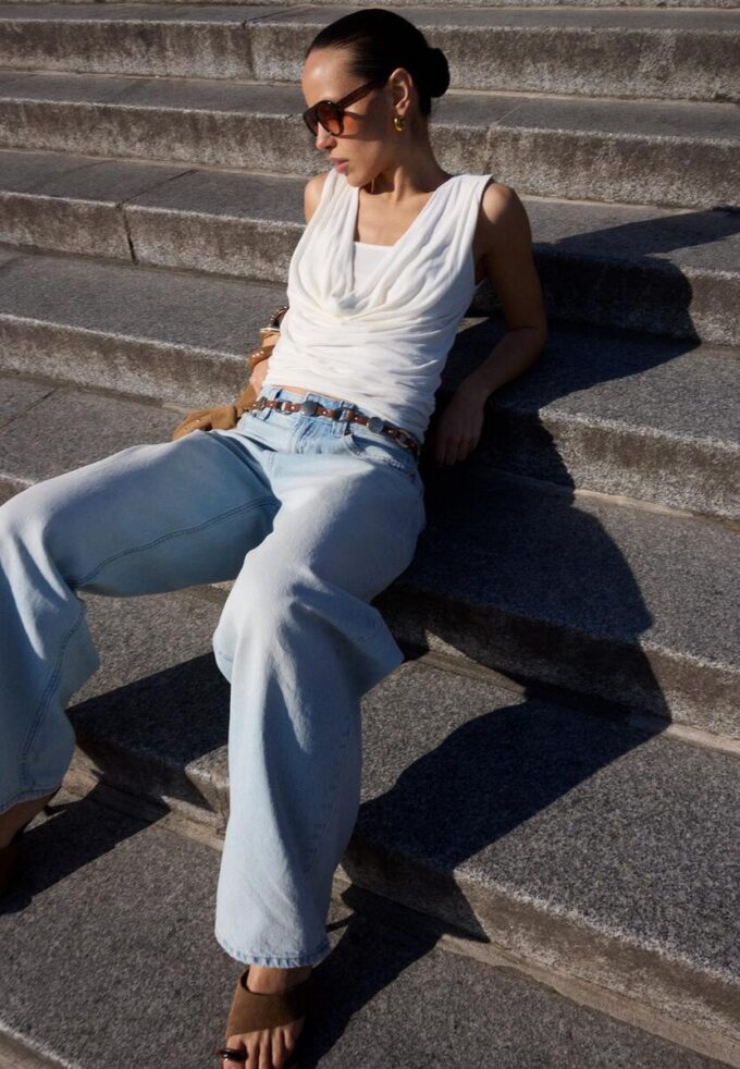 Top med drapert hals i to lag