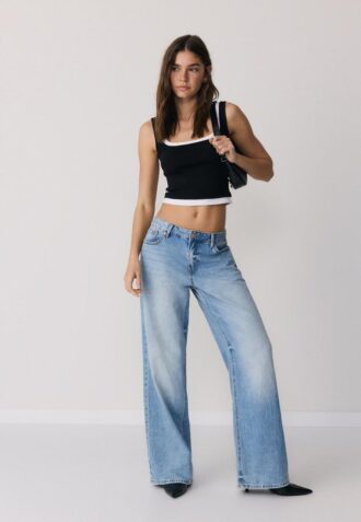 Top med firkantet hals og to-delt effekt