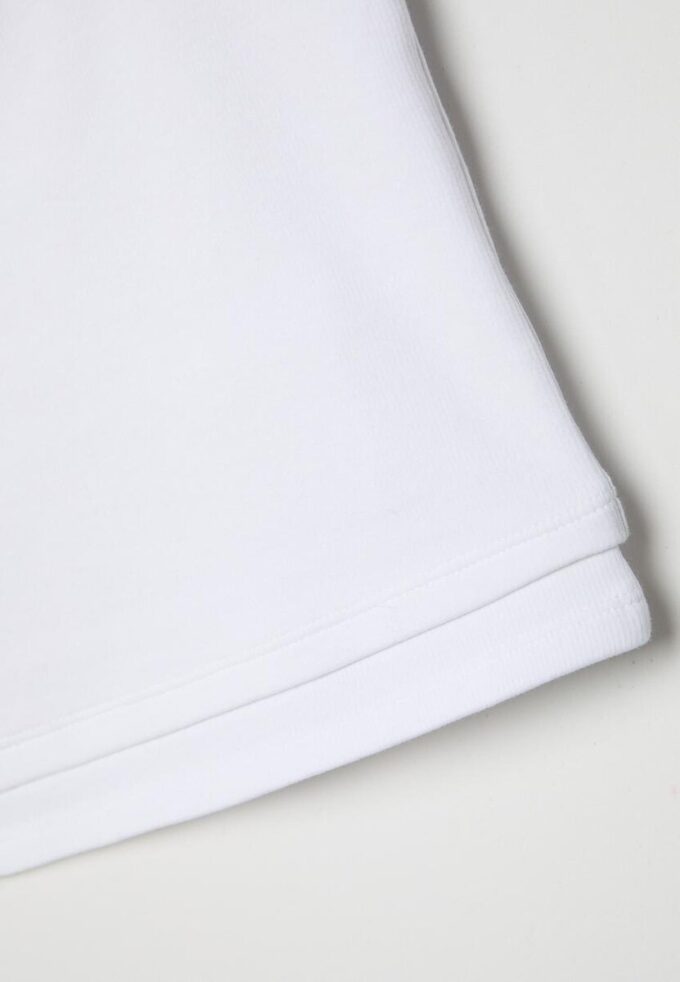 Top med firkantet hals og to-delt effekt