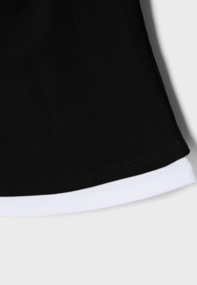 Top med firkantet hals og to-delt effekt