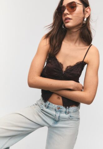 Top med stropper i satengblonder