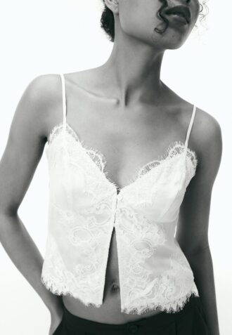 Top med stropper i satengblonder