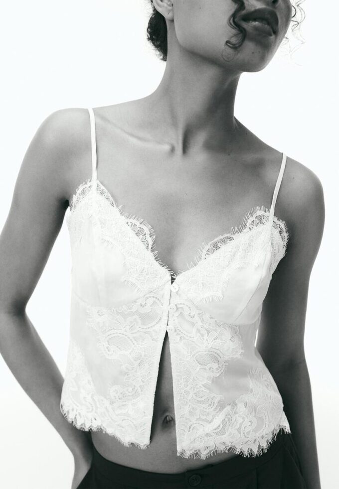 Top med stropper i satengblonder