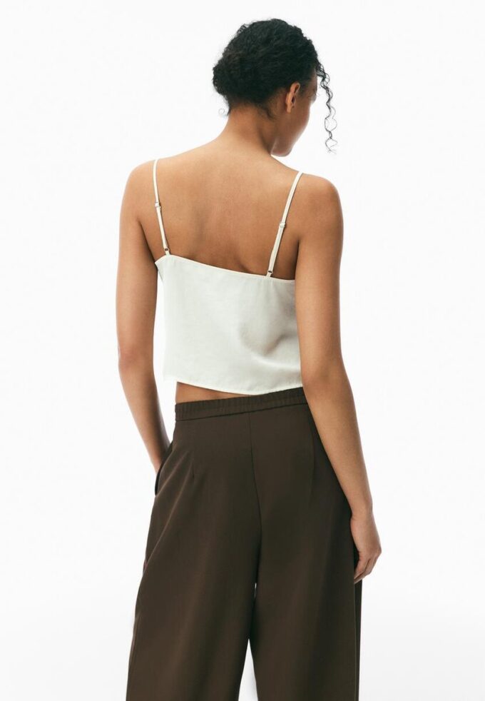 Top med stropper i satengblonder