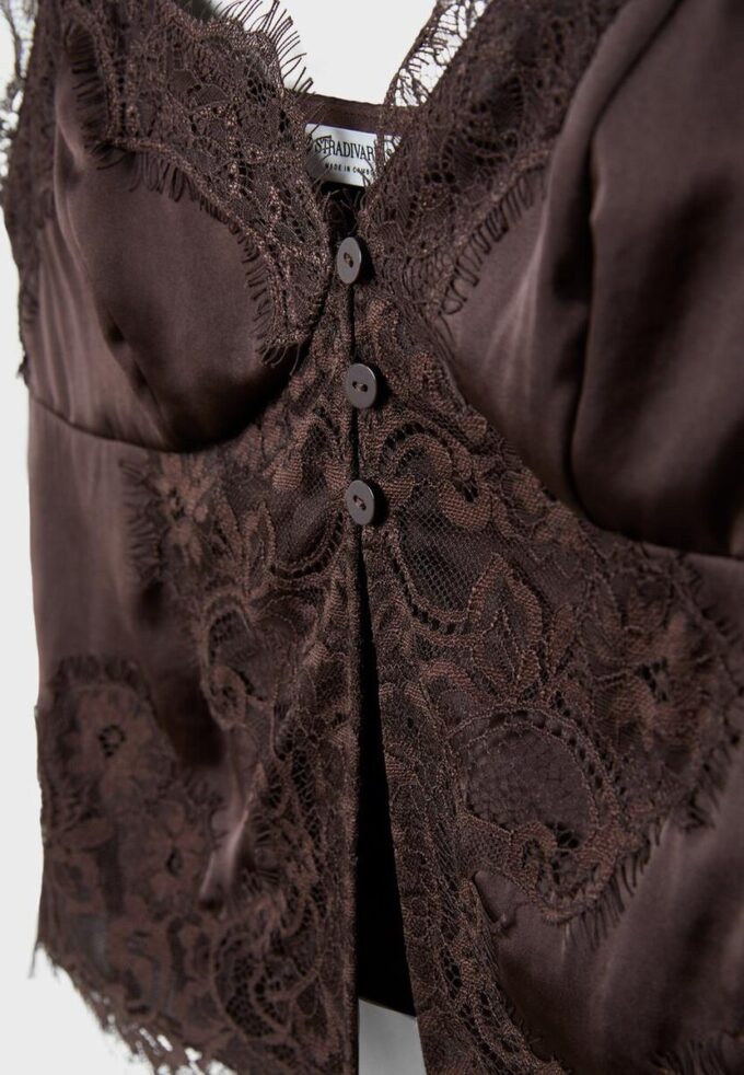 Top med stropper i satengblonder