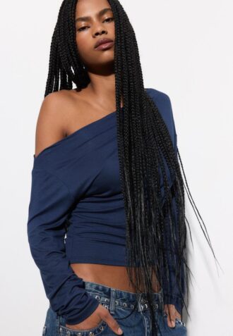 Topper med asymmetrisk hals