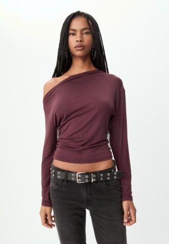 Topper med asymmetrisk hals