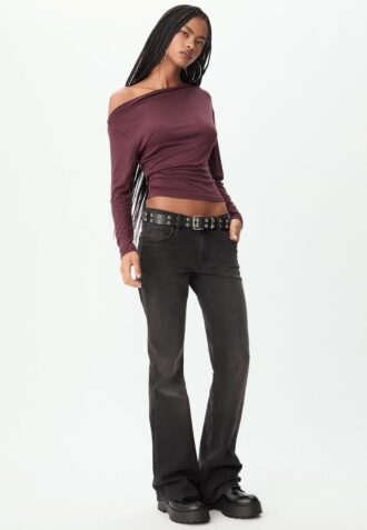 Topper med asymmetrisk hals