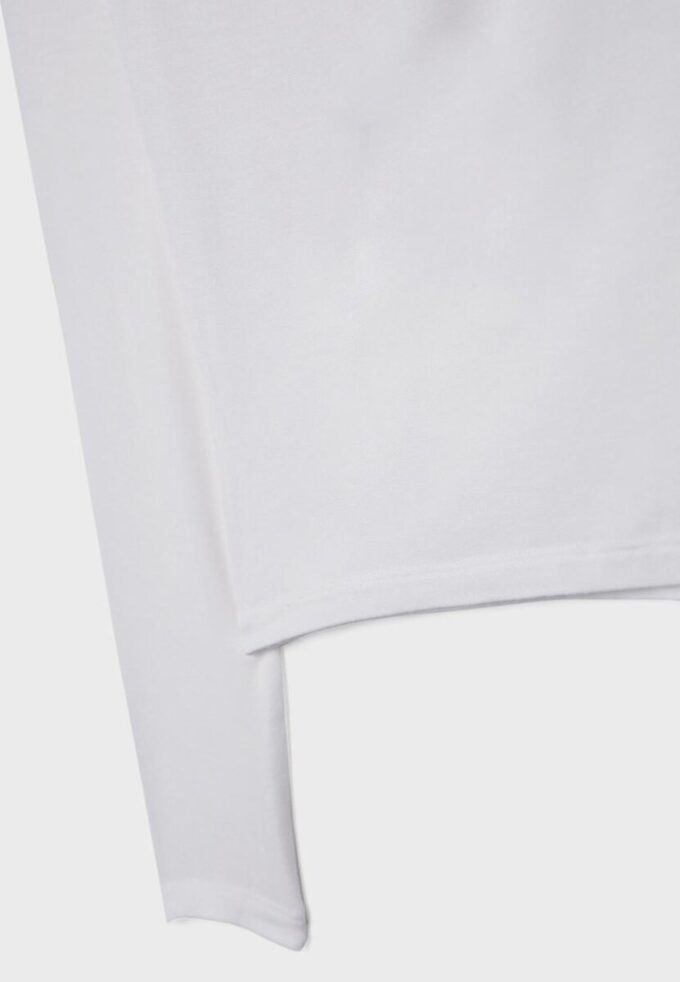 Topper med asymmetrisk hals