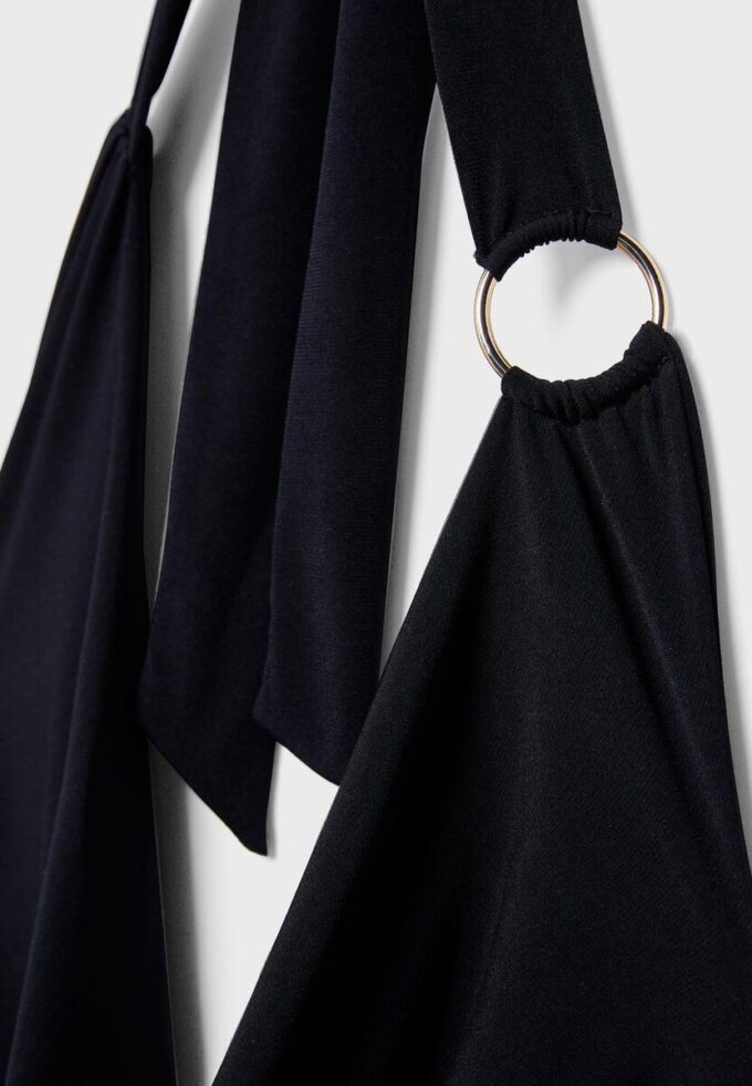 Topper med drapert halsring