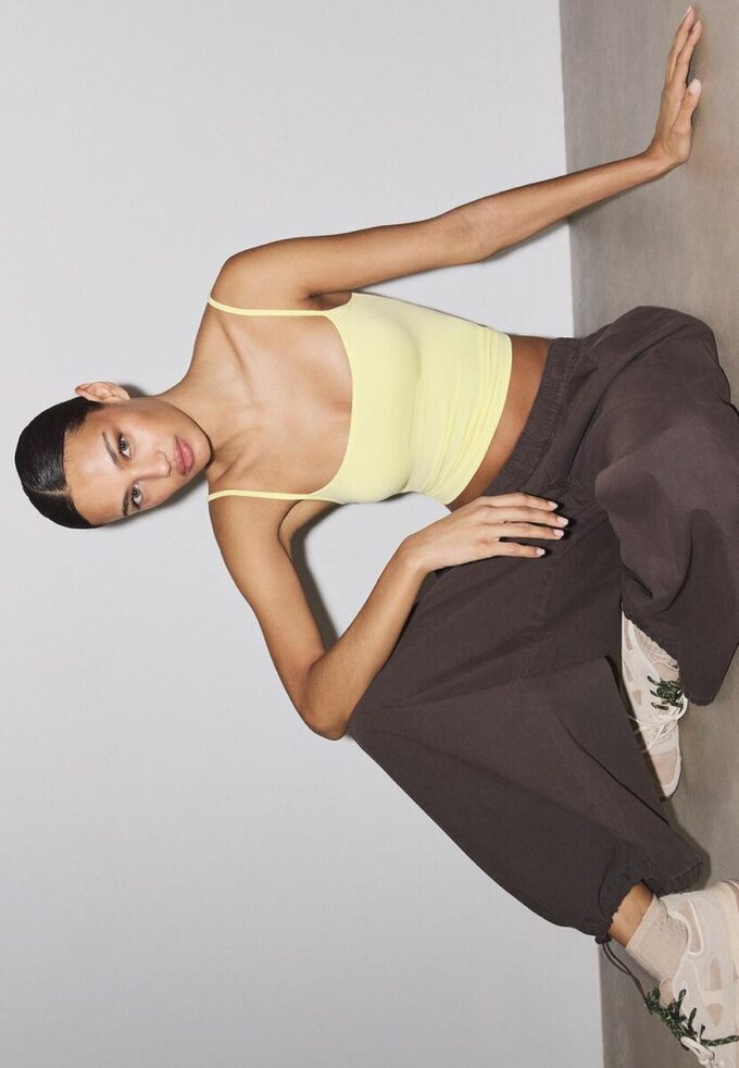 Topper med stropper i polyamid