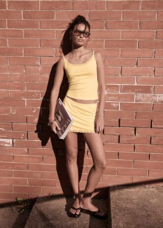 Topper med stropper og blonder