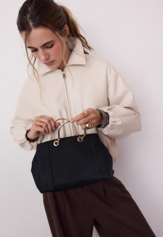 Tote-veske med metallhåndtak