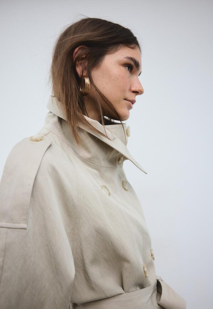 Trenchcoat med høy hals