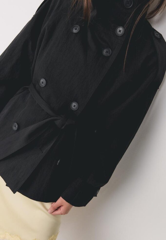 Trenchcoat med høy hals