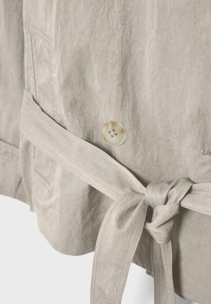 Trenchcoat med høy hals