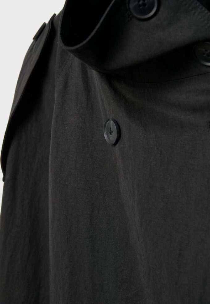 Trenchcoat med høy hals