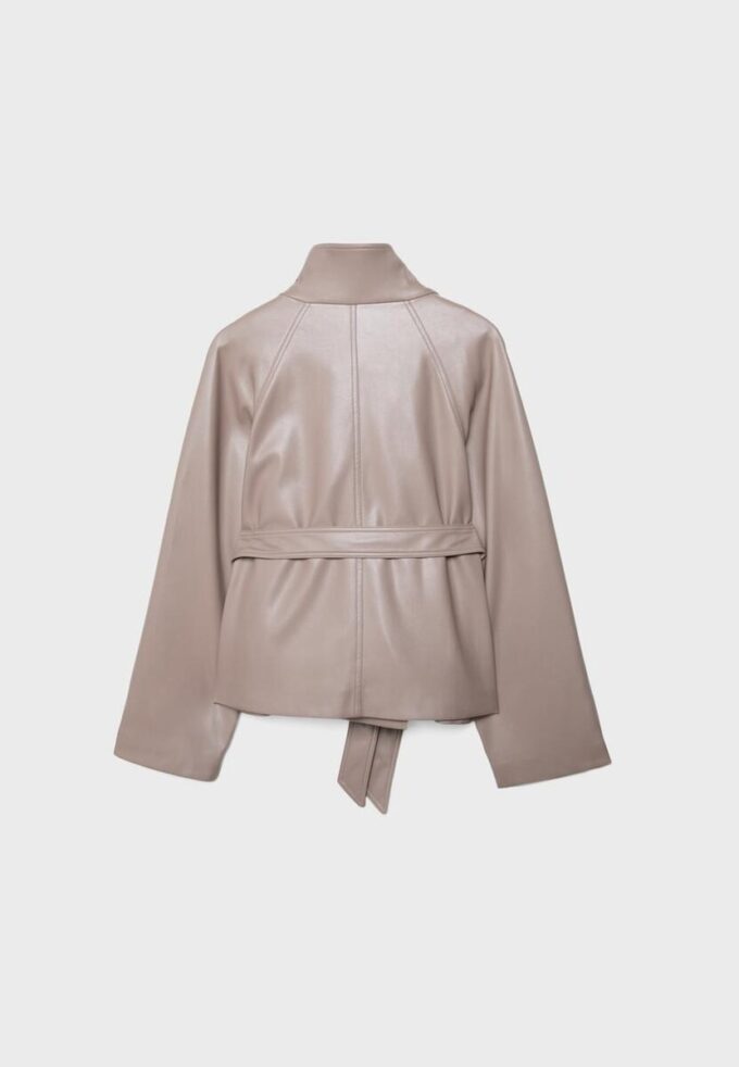 Trenchcoat med høy hals i skinnimitasjon