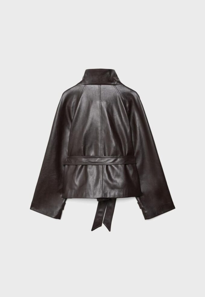 Trenchcoat med høy hals i skinnimitasjon