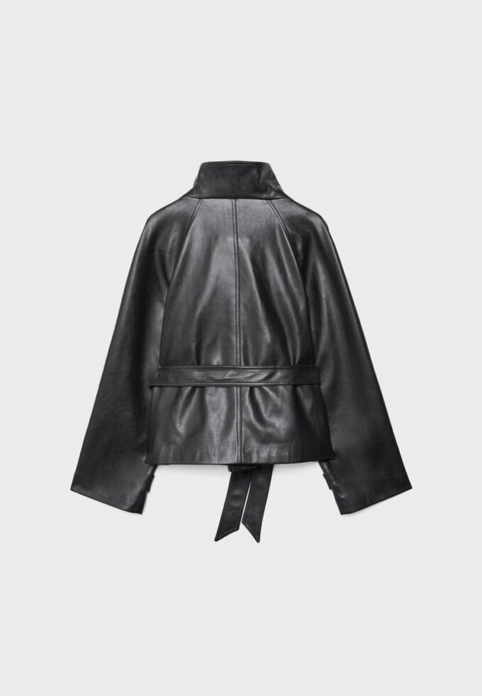 Trenchcoat med høy hals i skinnimitasjon