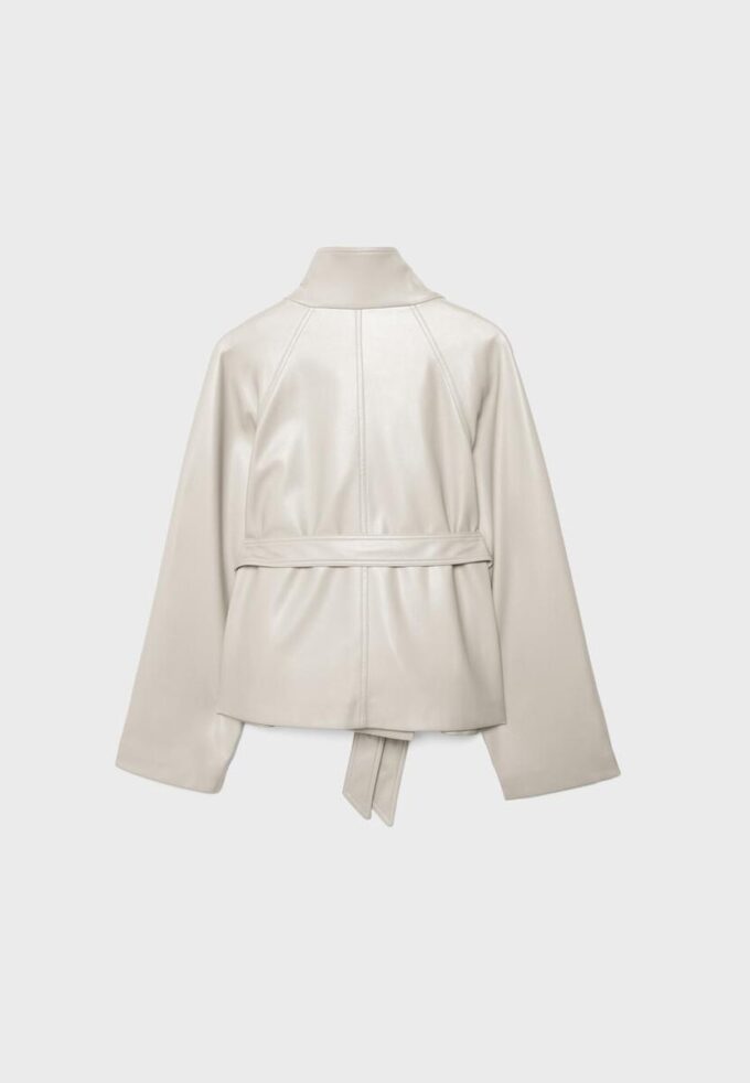 Trenchcoat med høy hals i skinnimitasjon