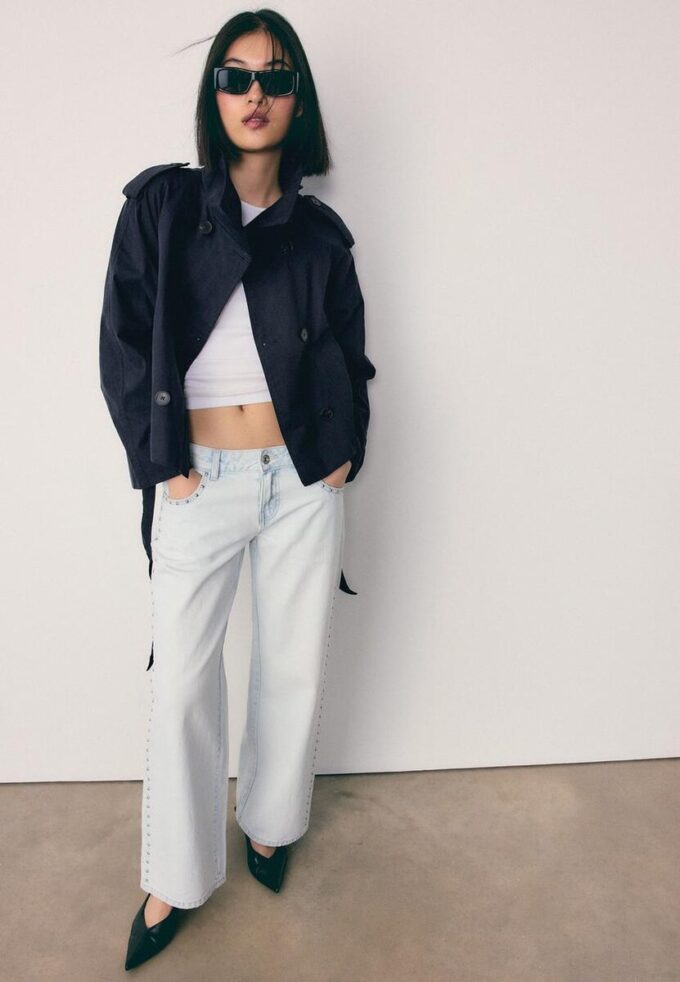 Trenchcoat med høy hals og belte