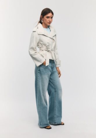 Trenchcoat med høy hals og belte