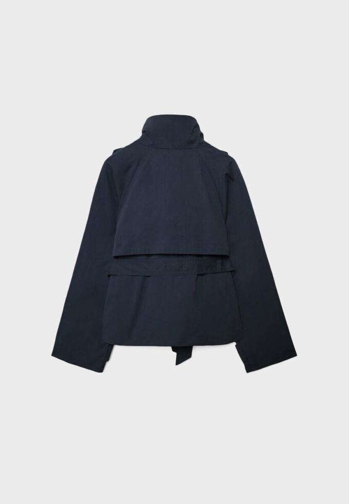 Trenchcoat med høy hals og belte