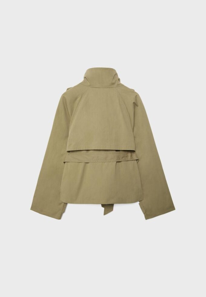 Trenchcoat med høy hals og belte