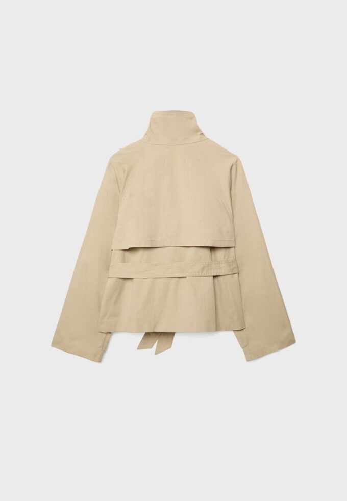 Trenchcoat med høy hals og belte