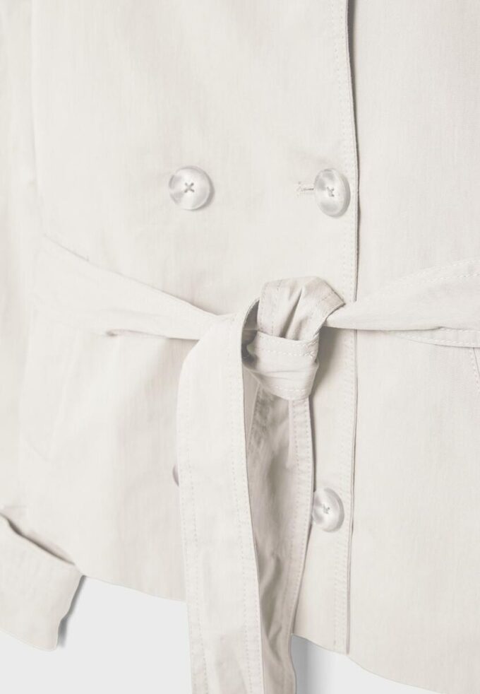 Trenchcoat med høy hals og belte