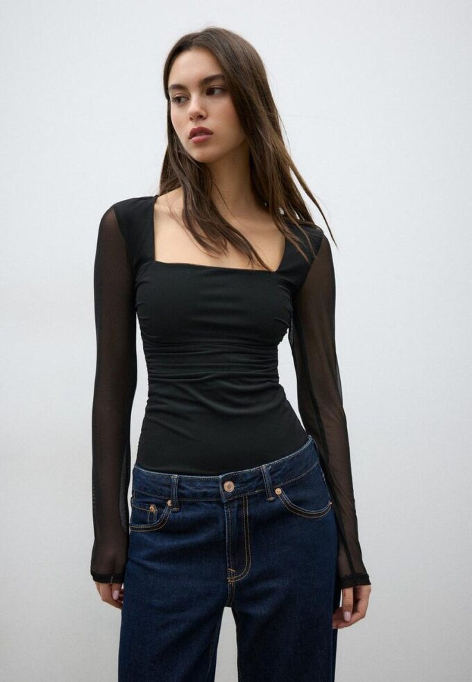 Tulle-body med firkantet utringning