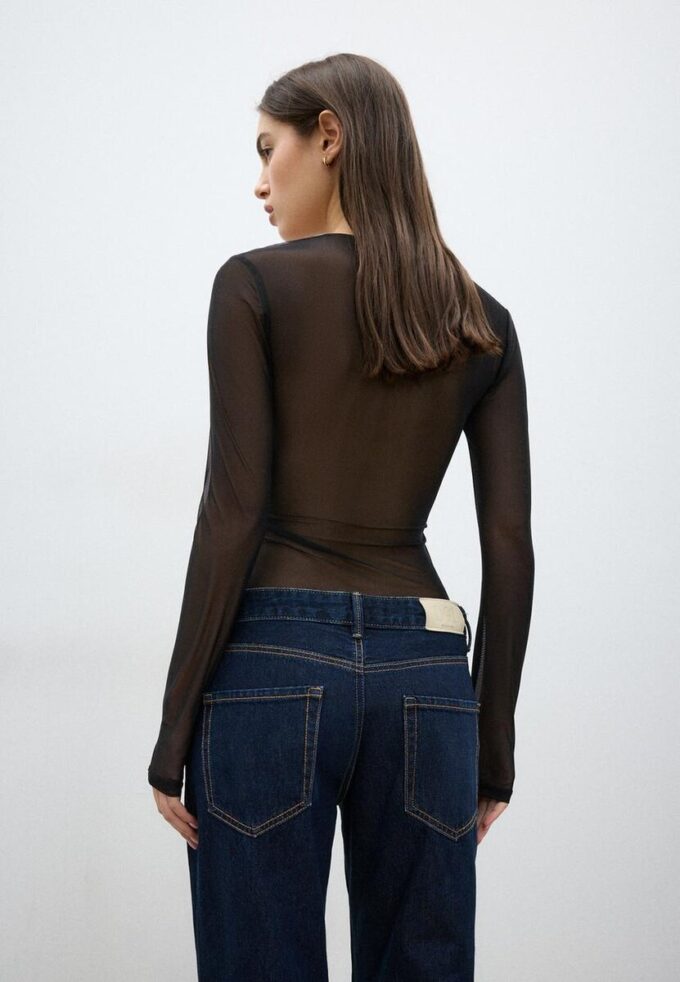 Tulle-body med firkantet utringning