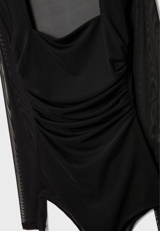 Tulle-body med firkantet utringning