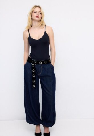 V-hals body med stropper