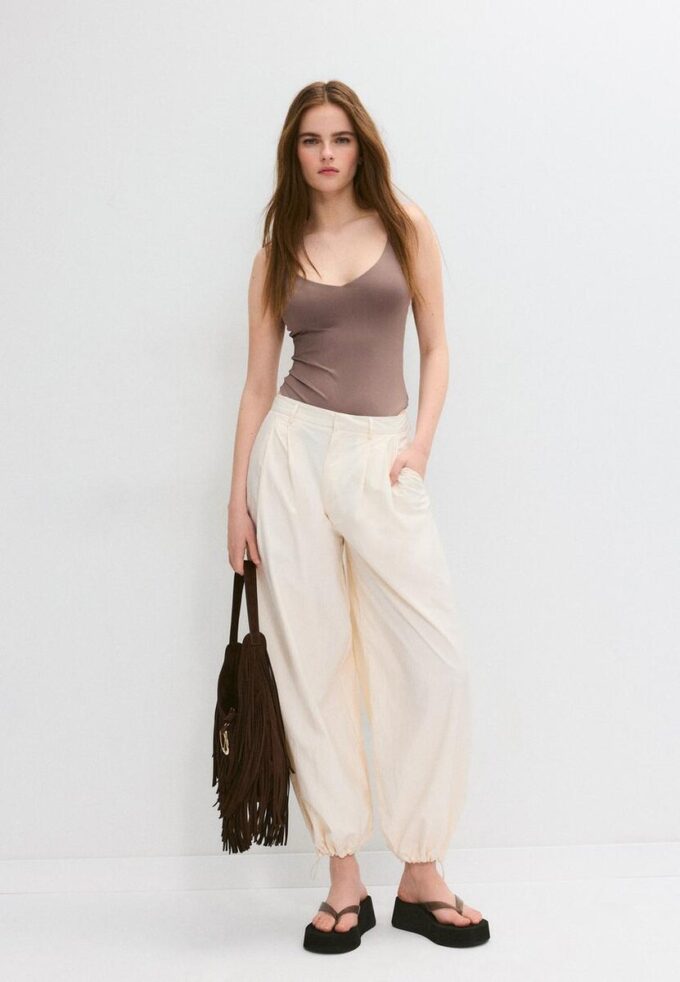 V-hals body med stropper