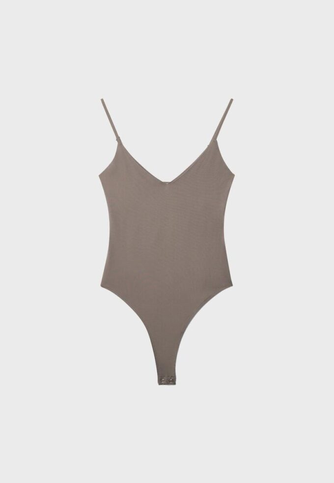 V-hals body med stropper