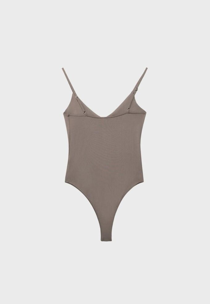 V-hals body med stropper