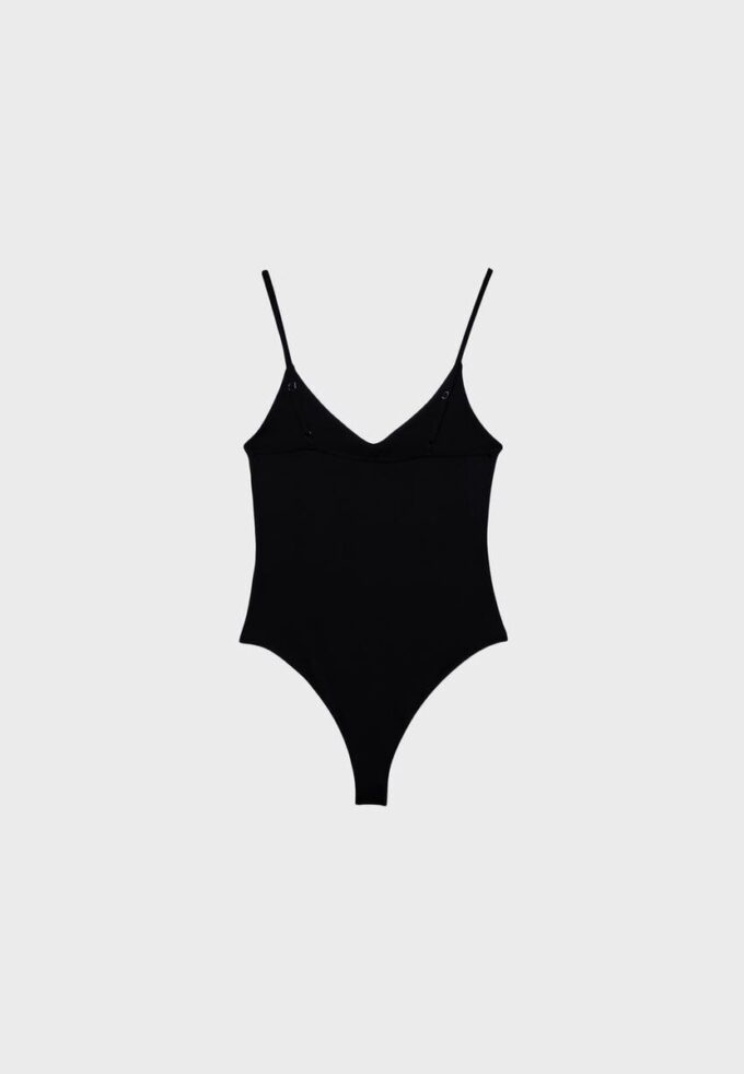 V-hals body med stropper