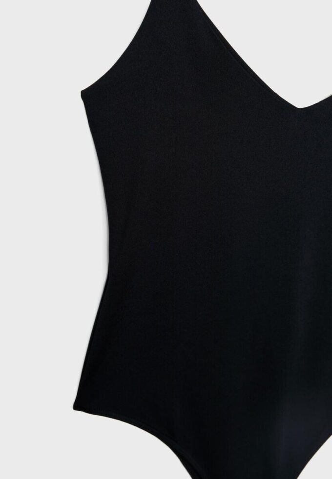 V-hals body med stropper