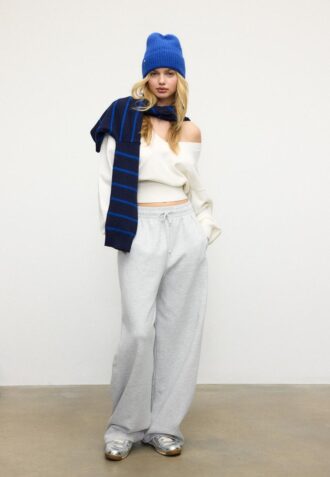 V-hals genser med flagermusermmer