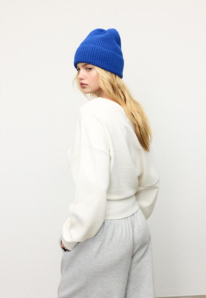 V-hals genser med flagermusermmer