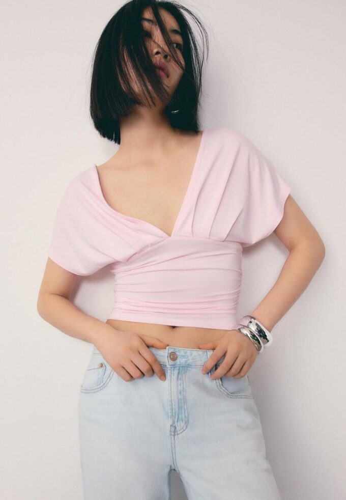 V-hals-topper med bånd