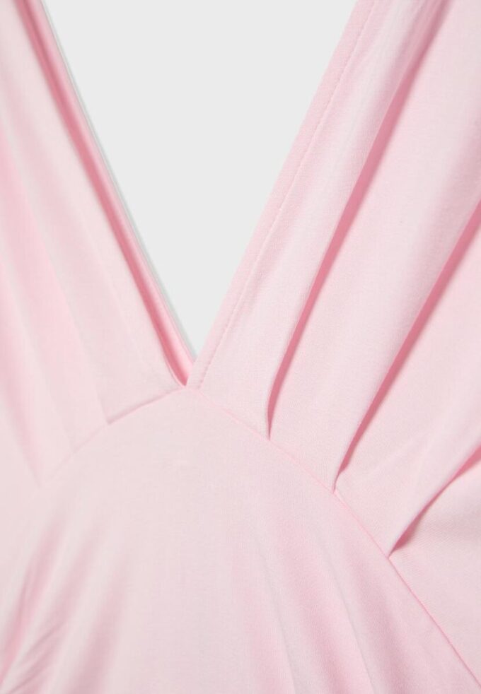 V-hals-topper med bånd