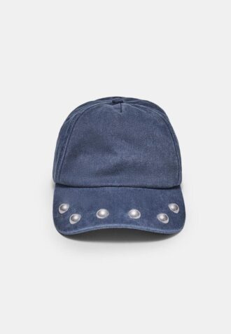 Vasket cap med nitter