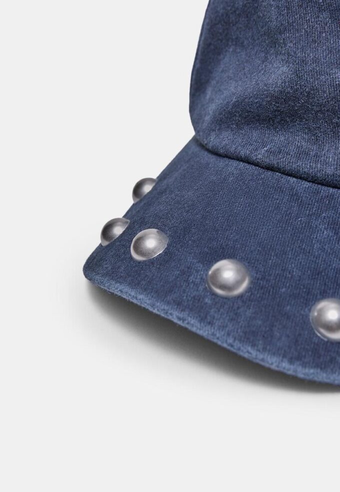 Vasket cap med nitter